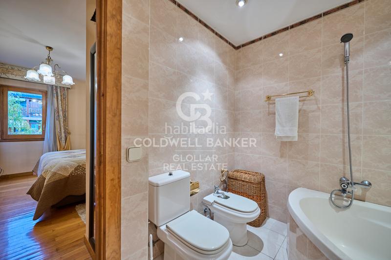 Foto 65c9f89b-1f42-46e3-a92a-1a4f2859821e. Apartament amb xemeneia aparcament a Puigcerdà