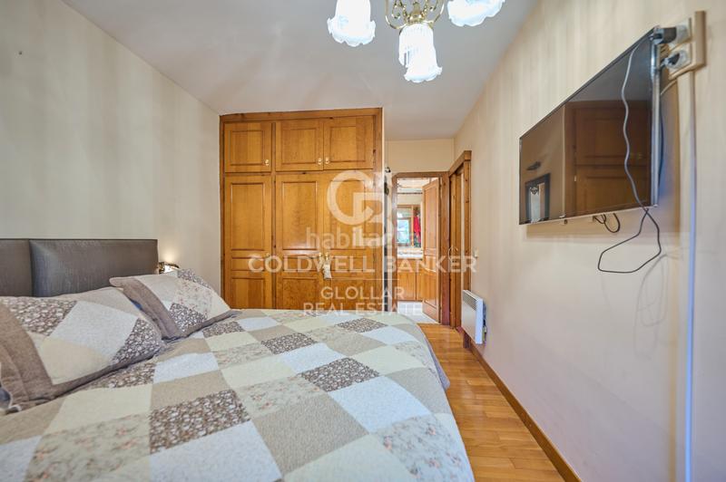 Foto 69cb2ee7-e55b-4395-a9b9-2f9744d50cb2. Apartament amb xemeneia aparcament a Puigcerdà