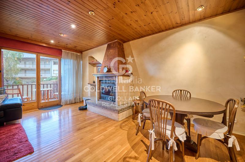 Foto 97eb1384-061e-4104-9a0e-b79f41aa55a7. Apartament amb xemeneia aparcament a Puigcerdà