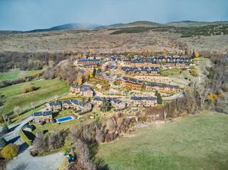 Casa adossada  Carrer de les voltes. Casa adosada reformada con jardín y vistas