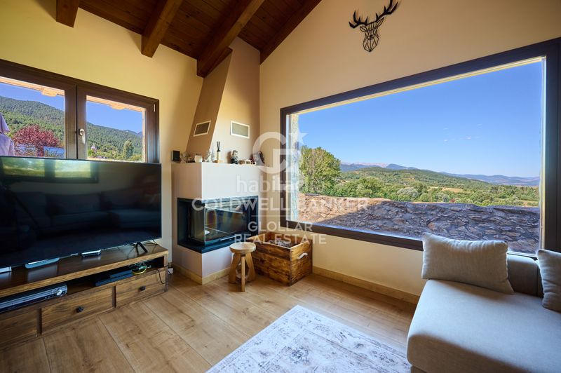 Foto 5ad1cbb4-185d-4acc-b682-ce796c152078. Casa amb xemeneia calefacció a Das