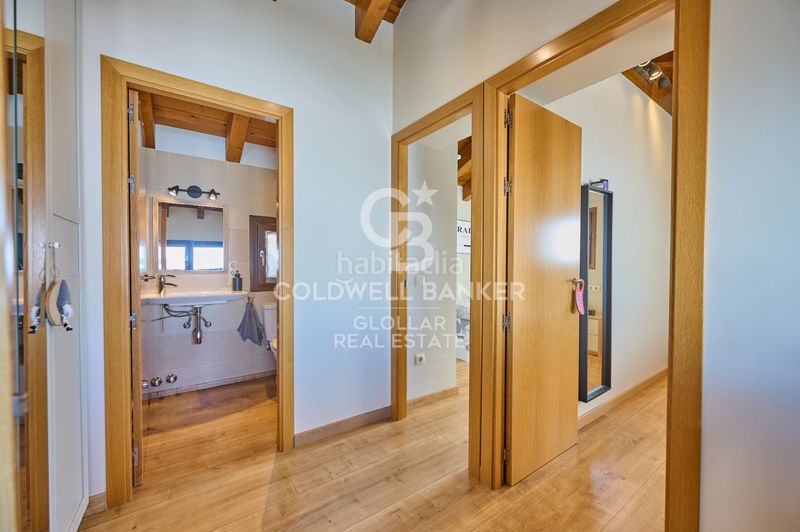 Foto 65eeb3d9-6e60-4962-9db1-83da74c9debc. Casa amb xemeneia calefacció a Das