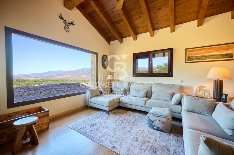 Foto 74407875-4e6e-4588-8065-a71cd4c58408. Casa amb xemeneia calefacció a Das