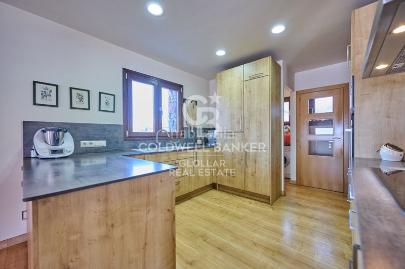 Foto e382ac90-f14b-48a0-9975-78c5733cb41e. Casa amb xemeneia calefacció a Das