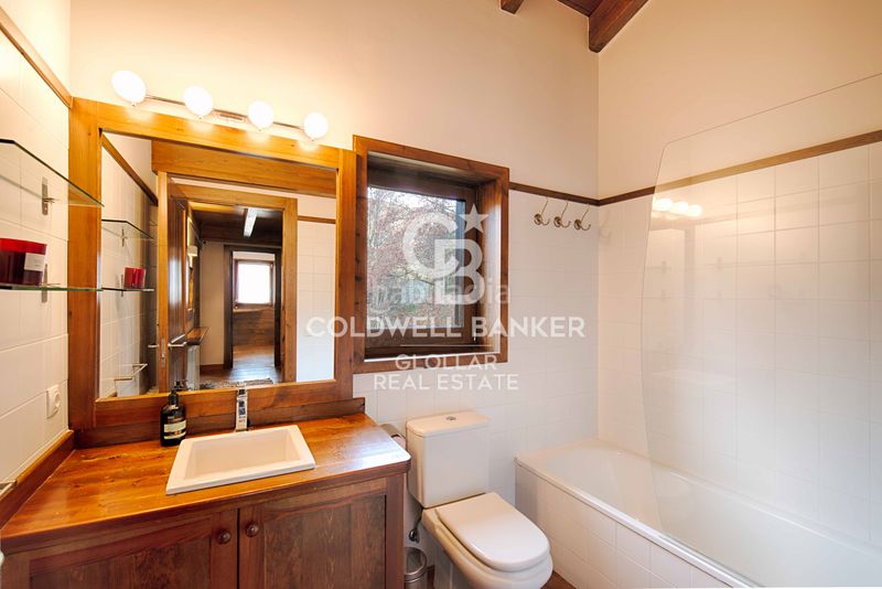 Foto 3ddff04c-3ec8-436d-bcee-eeb2ccd159ab. Dúplex amb xemeneia calefacció aparcament a Guils de Cerdanya