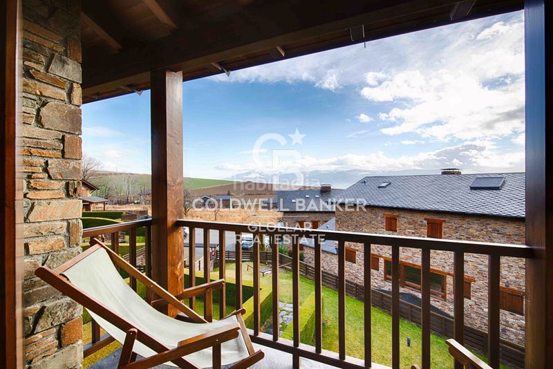 Foto 42532852-dd4d-4a50-b627-2ab5d62cc8d0. Dúplex amb xemeneia calefacció aparcament a Guils de Cerdanya