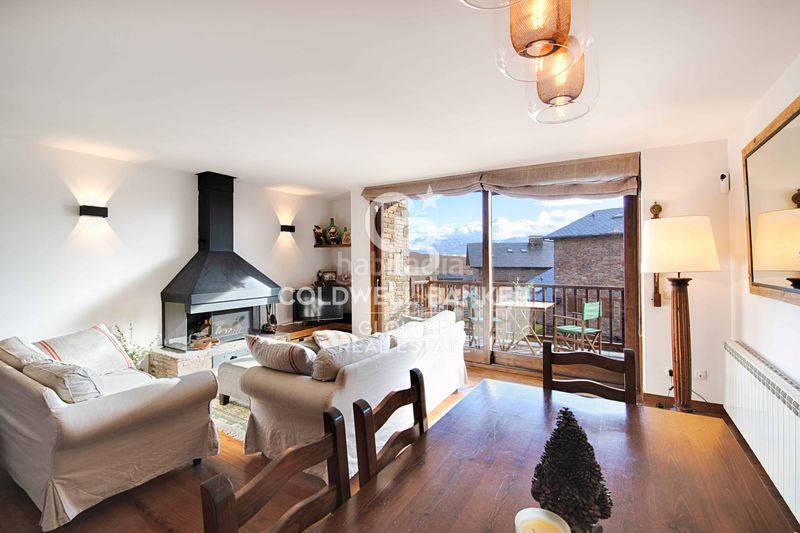 Foto 5f48ab90-3aba-41f8-b715-f932f2bb1797. Dúplex amb xemeneia calefacció aparcament a Guils de Cerdanya