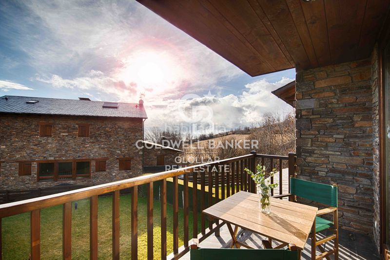 Foto bb343122-1cb6-4309-9b8e-acb4862cd892. Dúplex amb xemeneia calefacció aparcament a Guils de Cerdanya