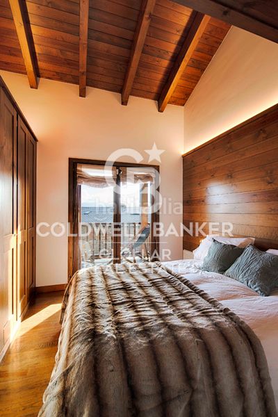 Foto d25fb38e-5937-49b7-9c1f-6759a10591a7. Dúplex amb xemeneia calefacció aparcament a Guils de Cerdanya