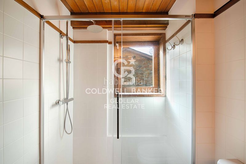 Foto da7f9455-6bbe-476e-81ce-d9f37dd4b494. Dúplex amb xemeneia calefacció aparcament a Guils de Cerdanya