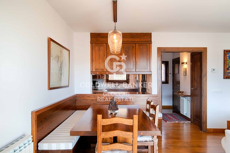 Foto f5f86ddb-6e35-4505-b8f0-f0ce7bb4e28b. Dúplex amb xemeneia calefacció aparcament a Guils de Cerdanya