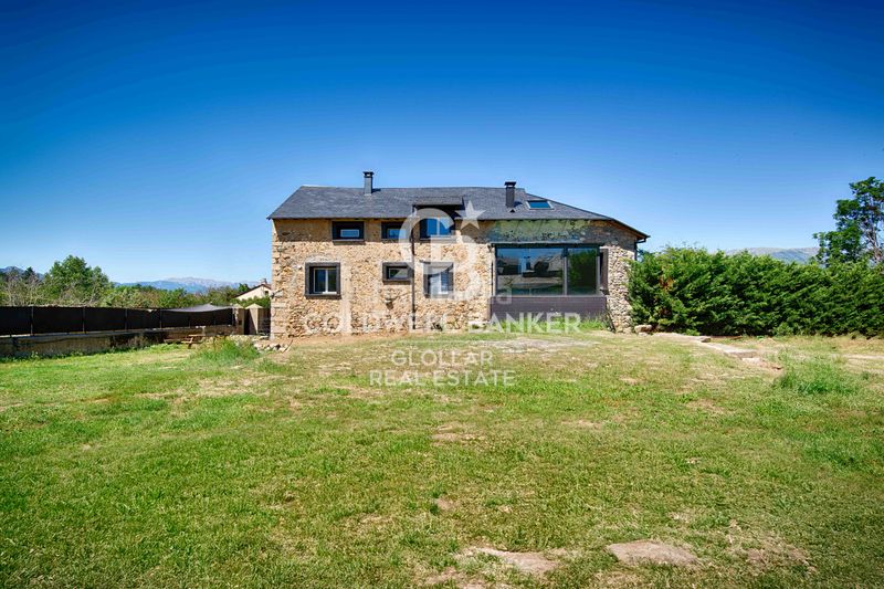 Foto 336d6aff-b863-49e5-88ce-4ae134a4d4f5. Masía casa de pueblo con encanto rústico y moderno en Bourg-Madame
