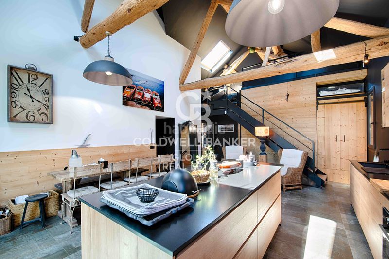 Foto ae666e5b-8239-49d0-a375-87324a535f1c. Masía casa de pueblo con encanto rústico y moderno en Bourg-Madame