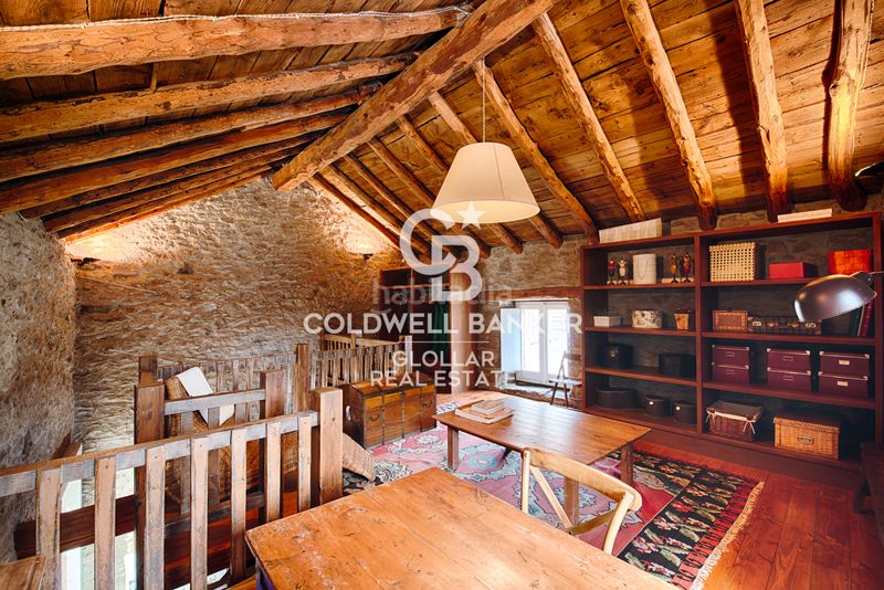 Foto 6f9c4f01-5255-4cad-a252-d00ed266ab89. Masia amb xemeneia calefacció aparcament a Targasonne