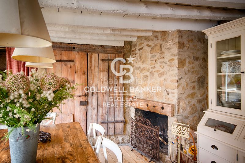 Foto 8ba02978-bb61-4d32-9185-e35c9fe521da. Masia amb xemeneia calefacció aparcament a Targasonne