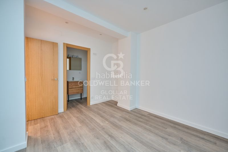 Foto 05d55c36-aa4e-4731-91f1-1a6b97b93144. Planta baja  esquinera reformada con gran terraza en Osseja