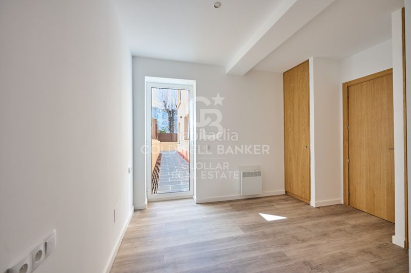 Foto 1ae29e81-c314-4074-a007-cb10df5802ad. Planta baja  esquinera reformada con gran terraza en Osseja