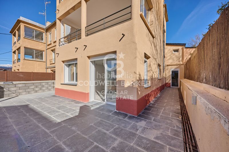 Foto 94874050-3843-4ce5-b0a9-5328f662ed11. Planta baja  esquinera reformada con gran terraza en Osseja