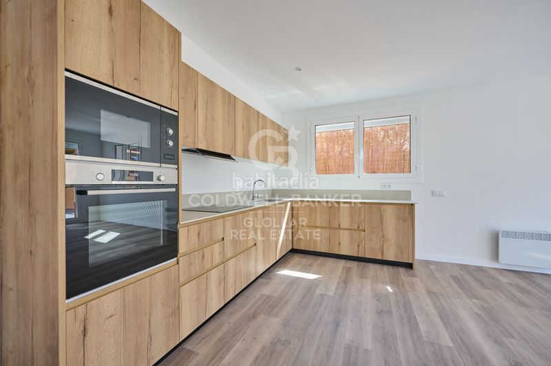 Foto a293a3a5-7aad-4c7e-80e8-fef49a8d6e41. Planta baja  esquinera reformada con gran terraza en Osseja