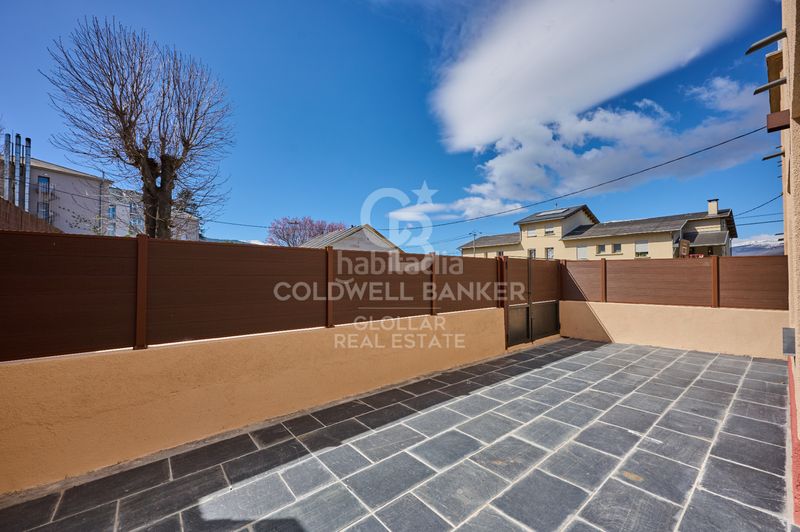 Foto ee48768f-62ae-4439-9aef-937c32b63008. Planta baja  esquinera reformada con gran terraza en Osseja