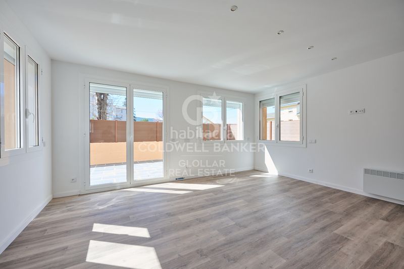 Foto efbe9b84-8983-40ed-ba68-c8a0aa8b21e1. Planta baja  esquinera reformada con gran terraza en Osseja