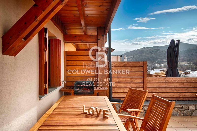 Foto 18d7049d-12c6-43b1-a177-d103d2bebeb3. Casa adossada amb xemeneia calefacció aparcament a Osseja