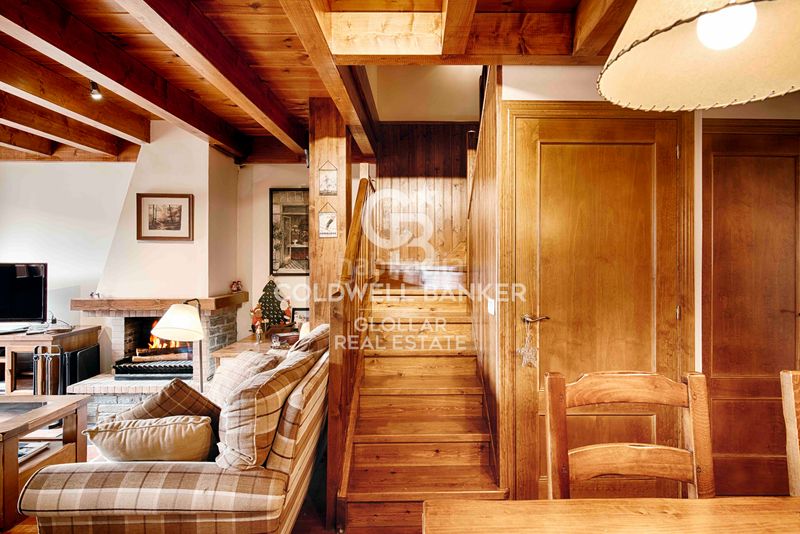 Foto 23241ed9-c8e4-4832-baff-87b71c8aba29. Casa adossada amb xemeneia calefacció aparcament a Osseja