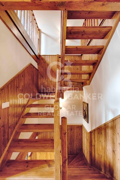 Foto 2cbed4bf-12e1-4f77-a8a8-46d534873cb5. Casa adossada amb xemeneia calefacció aparcament a Osseja