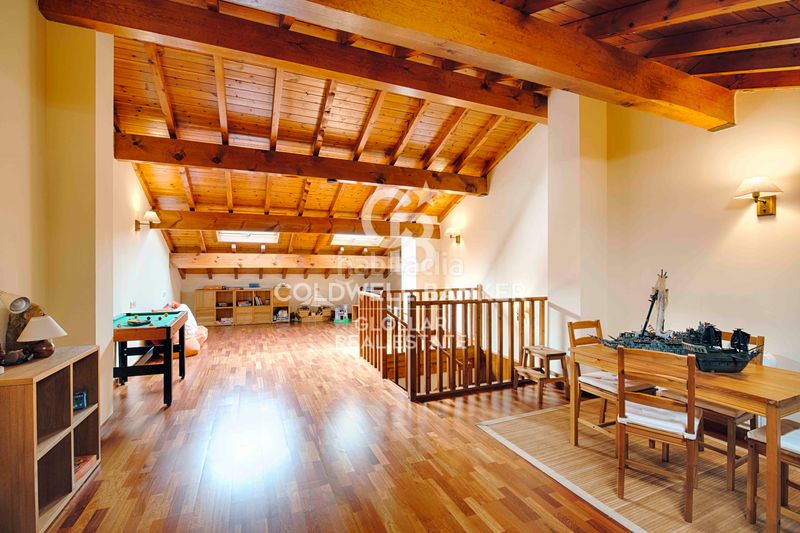 Foto 57313a8b-b069-4795-8613-3ef473eddc4e. Casa adossada amb xemeneia calefacció aparcament a Osseja