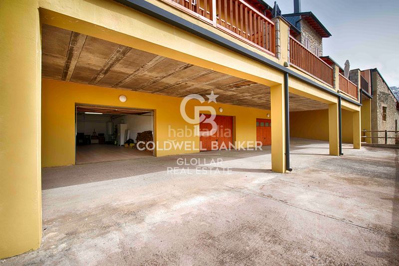 Foto 67b0d0a4-2bd6-4cd4-9ac5-b6077b6abd4c. Casa adossada amb xemeneia calefacció aparcament a Osseja