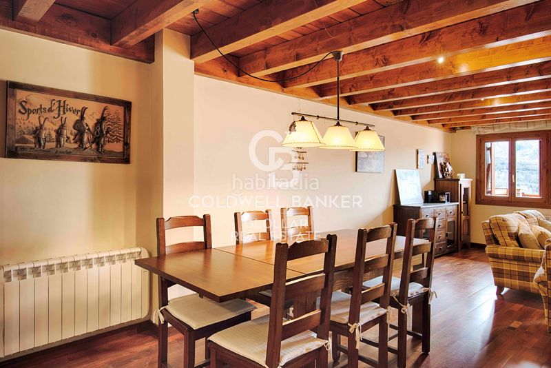 Foto 7ba62a04-a12a-47bc-85b7-5192920fb155. Casa adossada amb xemeneia calefacció aparcament a Osseja