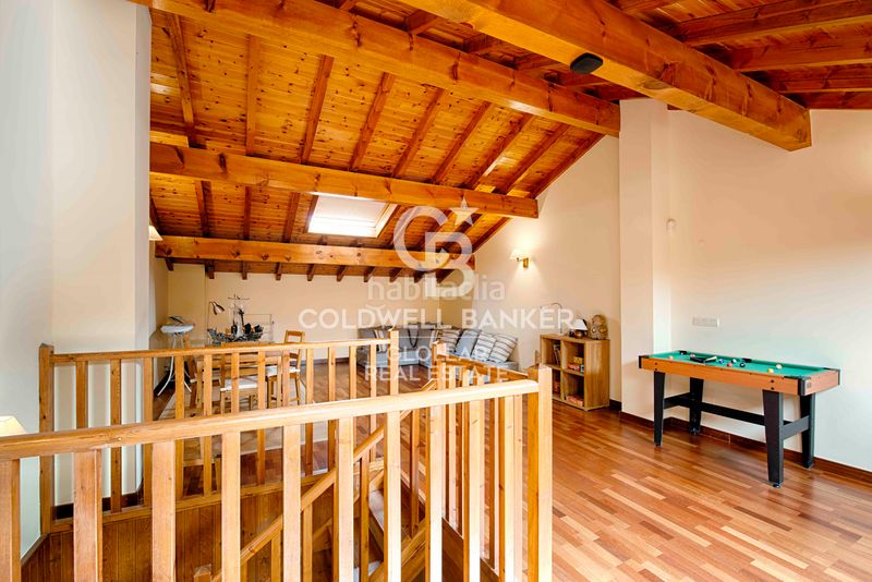 Foto 889c78a6-2e79-46a6-a3c6-cf69406587c7. Casa adossada amb xemeneia calefacció aparcament a Osseja