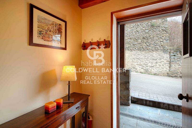 Foto 9dc3805b-e68b-4eec-819d-b3c1f4281675. Casa adossada amb xemeneia calefacció aparcament a Osseja