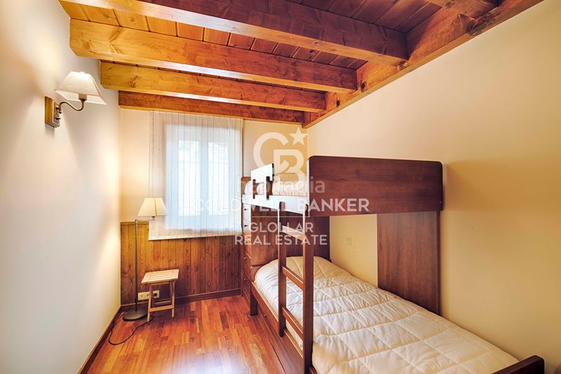 Foto a1a49775-1fec-4fbd-af27-d6cc6158ed9b. Casa adossada amb xemeneia calefacció aparcament a Osseja