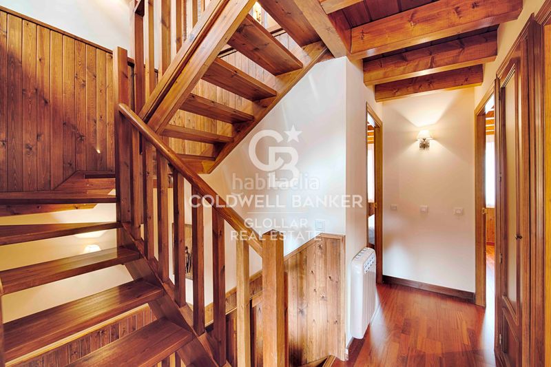 Foto b2f3613c-4e2c-4b33-8257-fae0e47f30f3. Casa adossada amb xemeneia calefacció aparcament a Osseja