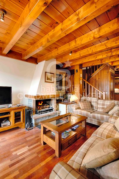 Foto bf40a5cb-7ec0-417a-9e14-9ed7526c812f. Casa adossada amb xemeneia calefacció aparcament a Osseja