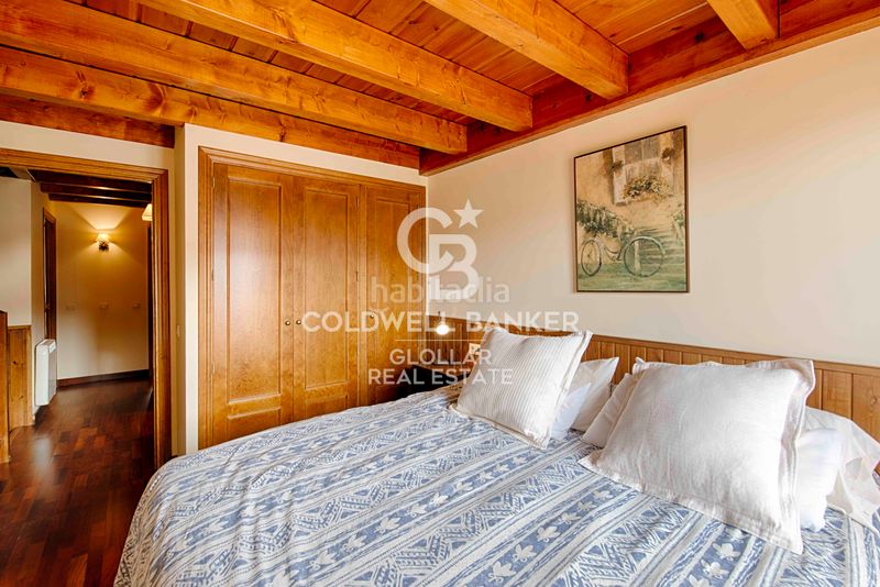 Foto c78c4cf4-f7d4-46b4-ba82-04f35b8b05c8. Casa adossada amb xemeneia calefacció aparcament a Osseja