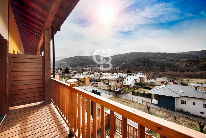 Foto c860339c-5b0b-4c94-a408-f18ee366c136. Casa adossada amb xemeneia calefacció aparcament a Osseja