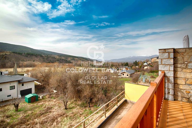 Foto d38ff135-b3c2-436f-a300-b2b57c1aca09. Casa adossada amb xemeneia calefacció aparcament a Osseja