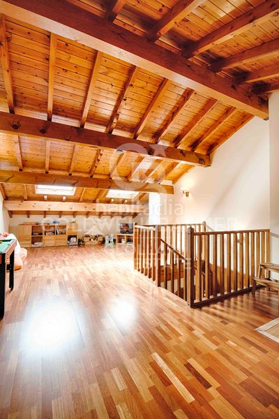 Foto ec8b52d7-40e3-4cbb-88dd-918d823e0926. Casa adossada amb xemeneia calefacció aparcament a Osseja