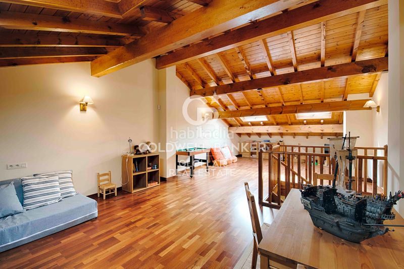 Foto f2de0aa6-61fb-4388-9730-8b34686c21ec. Casa adossada amb xemeneia calefacció aparcament a Osseja