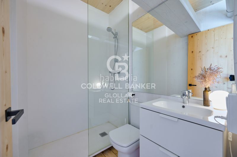 Foto b86abd57-9a29-4694-8d3b-573e0c93ebfa. Casa amb xemeneia calefacció a Ur
