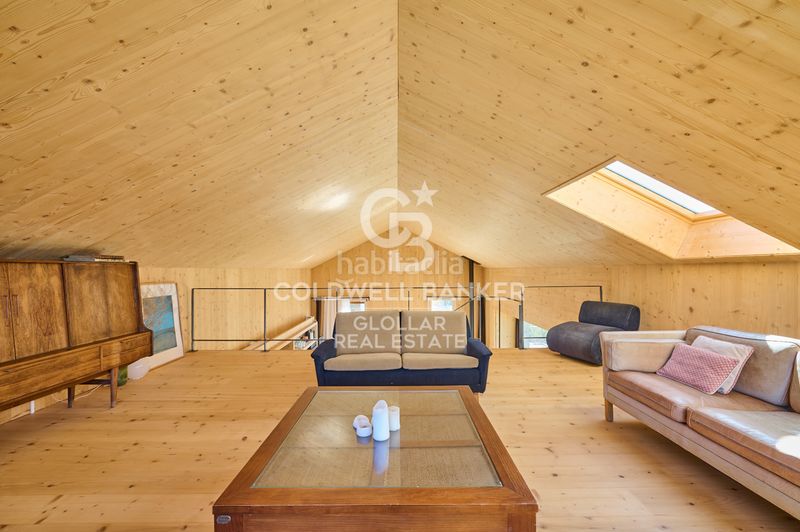 Foto b94138da-a913-4d08-a9a9-0fd0d76e7577. Casa amb xemeneia calefacció a Ur