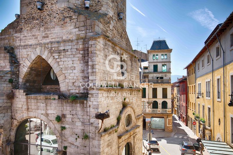 Foto 549a207d-f345-4c5f-9fb3-42f29c96f738. Apartament amb xemeneia calefacció aparcament a Puigcerdà