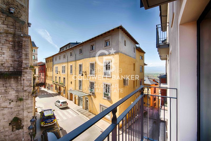 Foto d6bcebad-3fbd-4700-8ada-b300c874c5cc. Apartament amb xemeneia calefacció aparcament a Puigcerdà