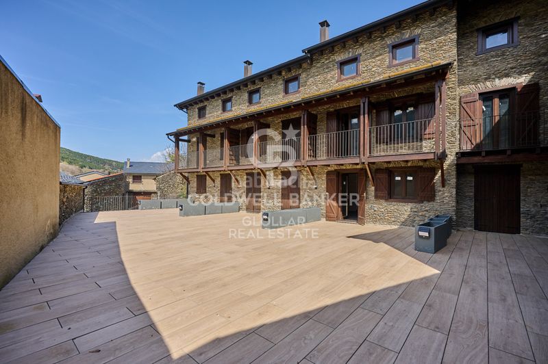 Foto 65c66a6d-6e63-455a-b613-5e7598b63950. Casa adossada amb calefacció aparcament a Osseja