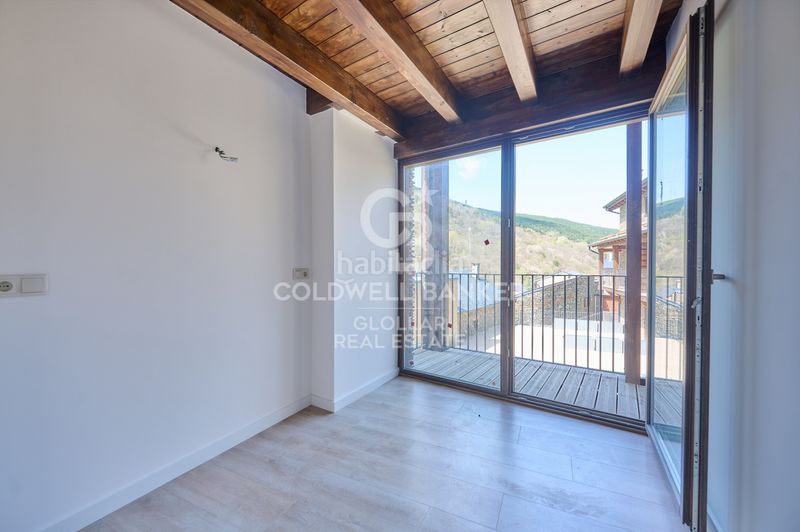 Foto a355a189-bb81-44a6-8807-2dba1b2d41e3. Casa adossada amb calefacció aparcament a Osseja