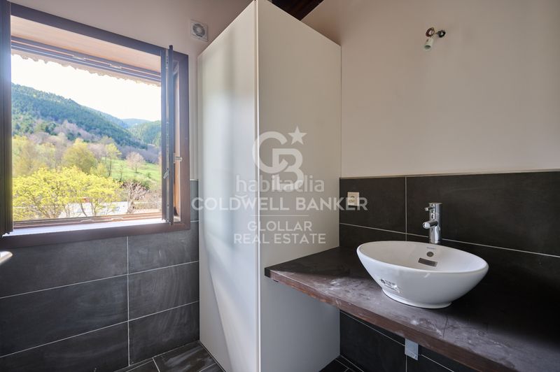 Foto cb5fb0d9-6794-44d8-8c7d-373c60f17758. Casa adossada amb calefacció aparcament a Osseja