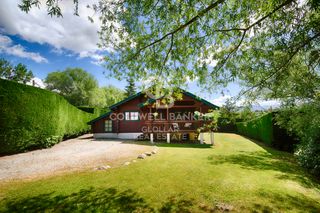 Chalet in Estavar. Exclusiva casa con jardín soleado en bajande