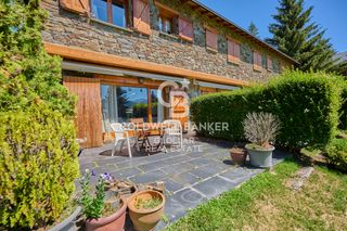 Reihenhaus  Carrer llivia parc. Casa adosada con jardín en llívia